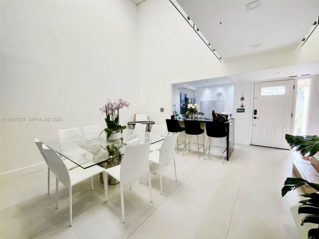 Продажа дома по адресу 20444 NE 34th Ct 12 - фото 6736704