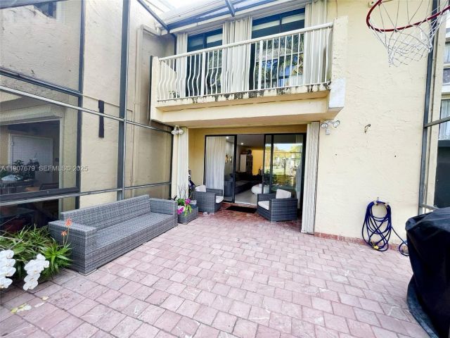 Продажа дома по адресу 20444 NE 34th Ct 12 - фото 6736705