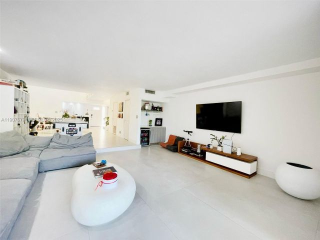 Продажа дома по адресу 20444 NE 34th Ct 12 - фото 6736709