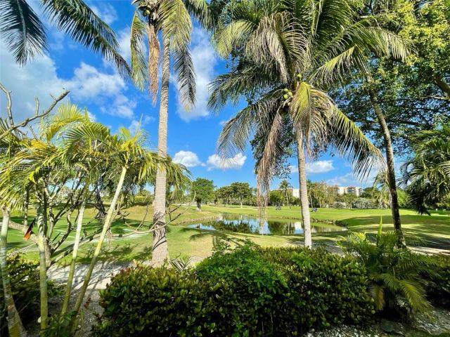 Продажа дома по адресу 20444 NE 34th Ct 12 - фото 6736710