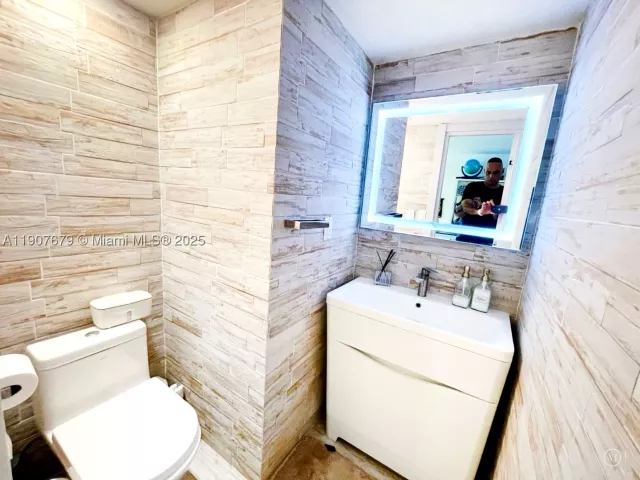 Продажа дома по адресу 20444 NE 34th Ct 12 - фото 7968613
