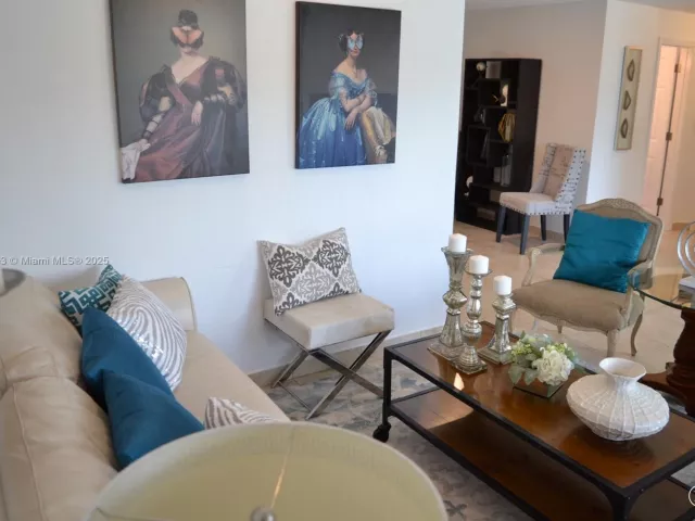 Дом в аренду по адресу 3221 SW 93rd Pl - фото 6738939