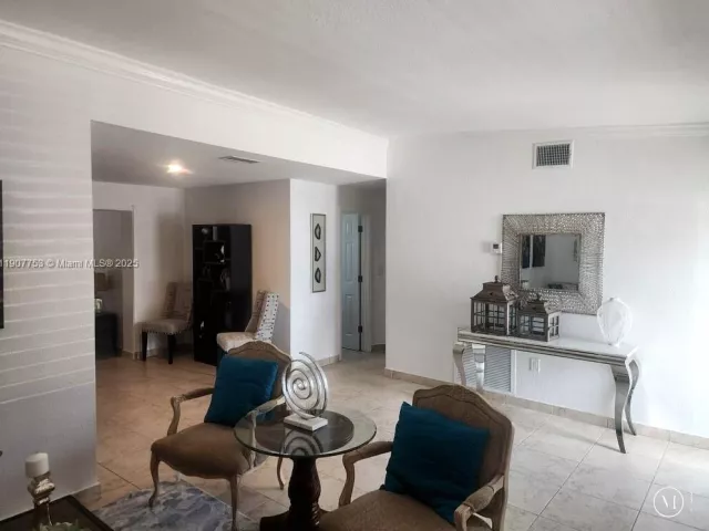 Дом в аренду по адресу 3221 SW 93rd Pl - фото 6738948