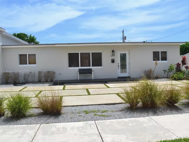 Дом в аренду по адресу 3221 SW 93rd Pl - фото 6738949