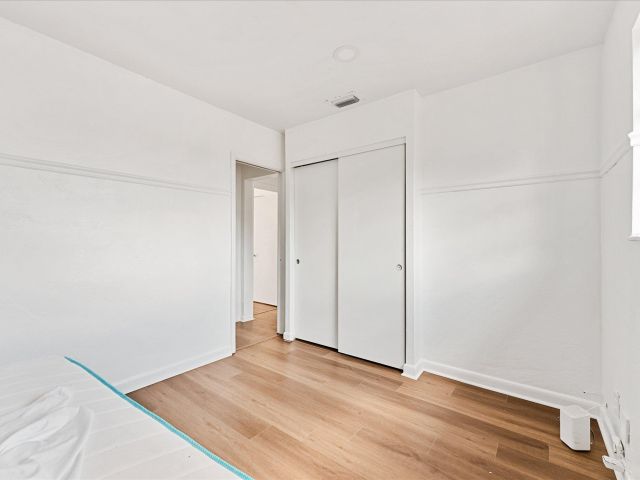 Продажа дома по адресу 6560 Hayes Street - фото 6750340