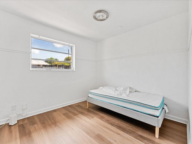 Продажа дома по адресу 6560 Hayes Street - фото 6750341