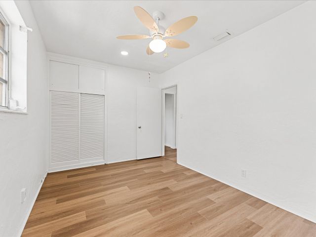 Продажа дома по адресу 6560 Hayes Street - фото 6750342