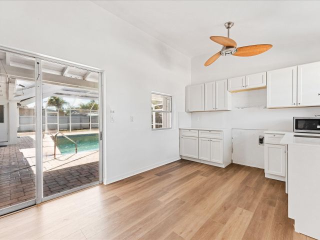 Продажа дома по адресу 6560 Hayes Street - фото 6750346