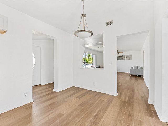 Продажа дома по адресу 6560 Hayes Street - фото 6750347