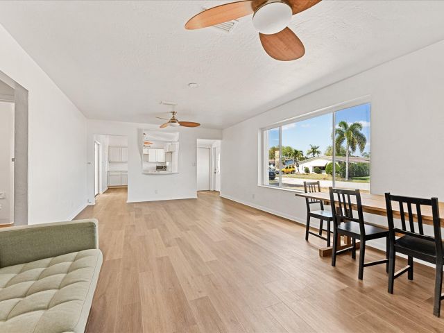 Продажа дома по адресу 6560 Hayes Street - фото 6750348