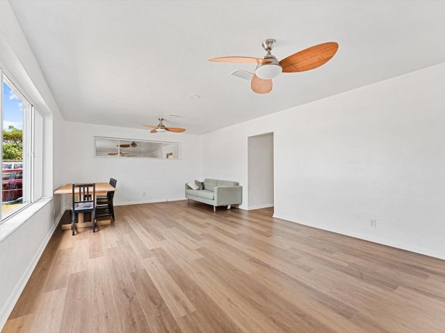 Продажа дома по адресу 6560 Hayes Street - фото 6750351