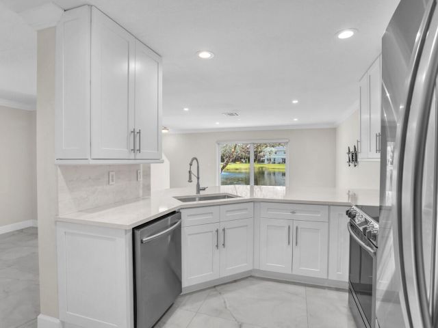 Дом в аренду по адресу 16207 Sierra Palms Drive - фото 6742718