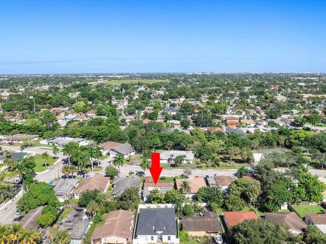 Продажа дома по адресу 2860 NW 8th Place - фото 6742736