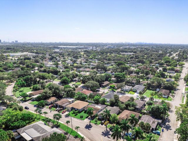 Продажа дома по адресу 2860 NW 8th Place - фото 6742739