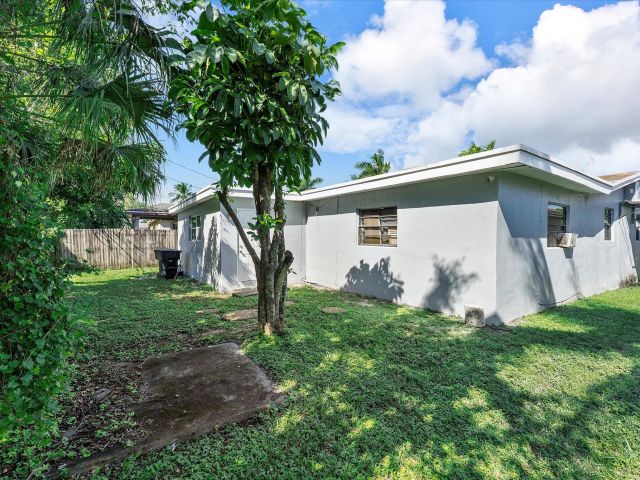 Продажа дома по адресу 2860 NW 8th Place - фото 6742745