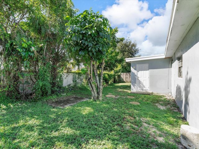 Продажа дома по адресу 2860 NW 8th Place - фото 6742746