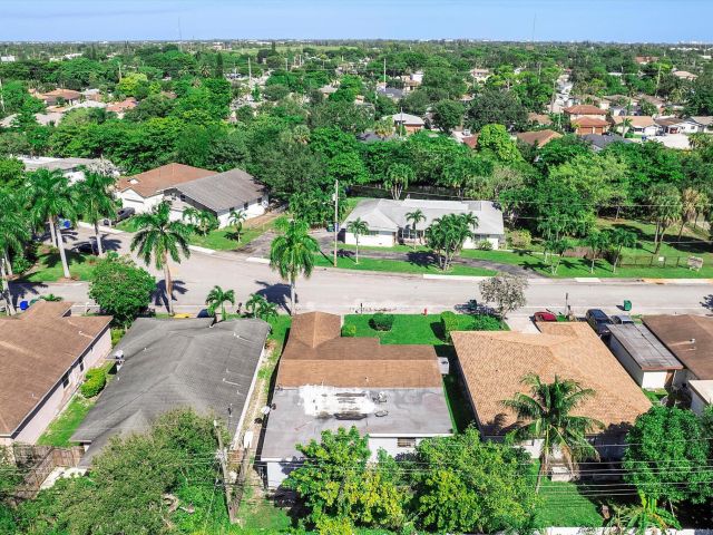 Продажа дома по адресу 2860 NW 8th Place - фото 6742749