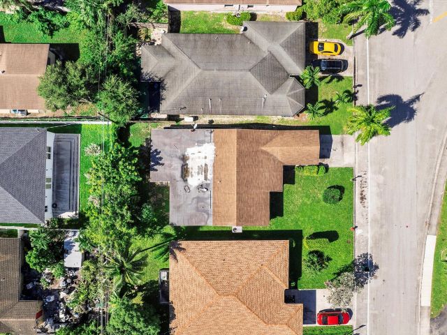 Продажа дома по адресу 2860 NW 8th Place - фото 6742750