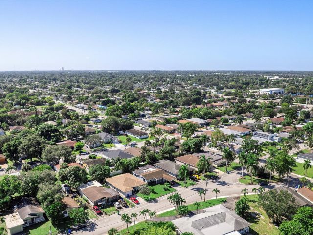 Продажа дома по адресу 2860 NW 8th Place - фото 6742752