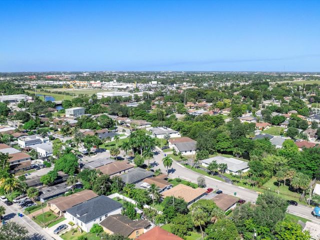 Продажа дома по адресу 2860 NW 8th Place - фото 6742754