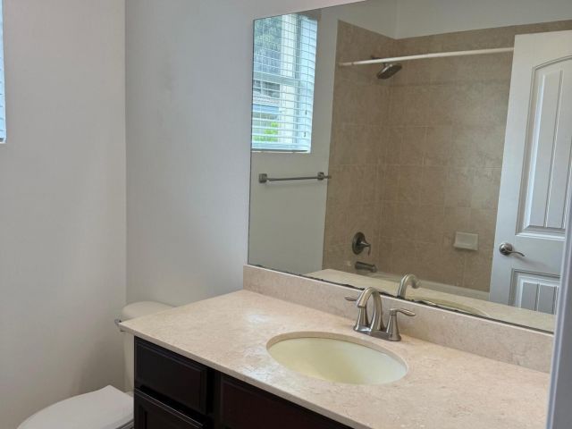 Дом в аренду по адресу 9333 Silent Oak Circle - фото 6742755