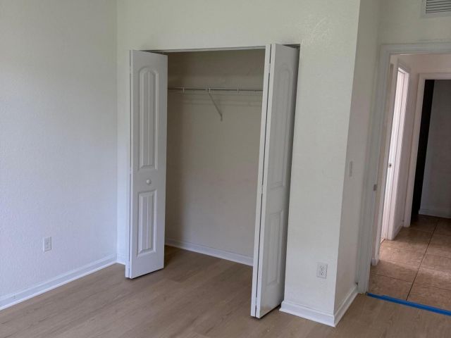 Дом в аренду по адресу 9333 Silent Oak Circle - фото 6742756