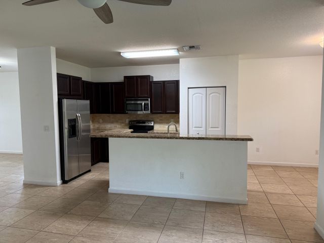 Дом в аренду по адресу 9333 Silent Oak Circle - фото 6742759