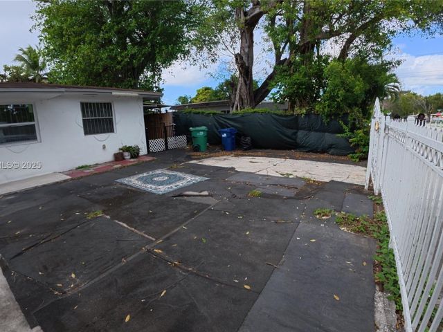 Дом в аренду по адресу 15812 NW 39th Ct 15812 - фото 7448940