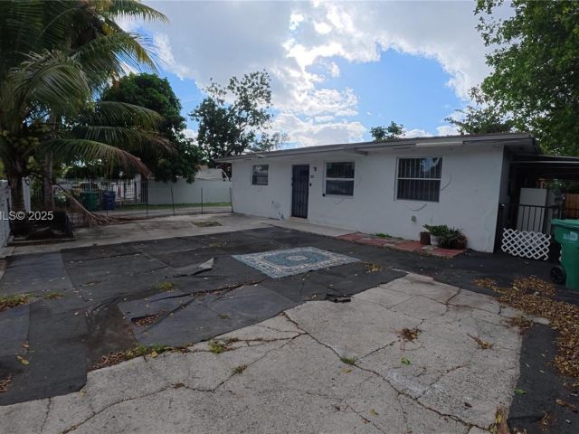 Дом в аренду по адресу 15812 NW 39th Ct 15812 - фото 7448941