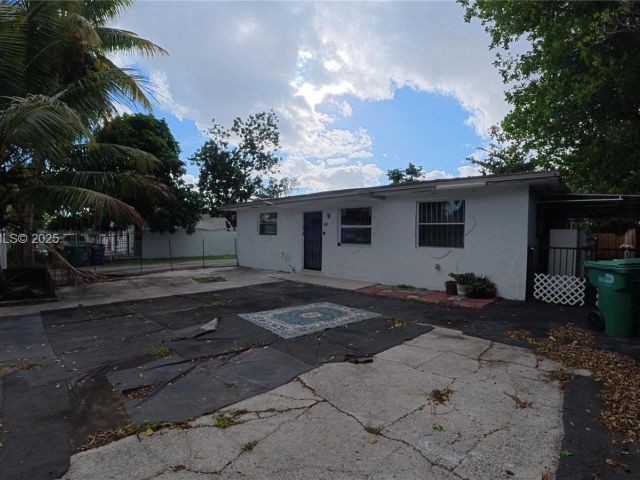 Дом в аренду по адресу 15812 NW 39th Ct 15812 - фото 7448943