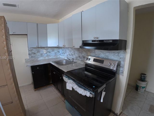 Дом в аренду по адресу 15812 NW 39th Ct 15812 - фото 7448951