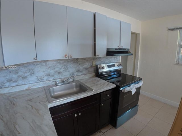 Дом в аренду по адресу 15812 NW 39th Ct 15812 - фото 7448952