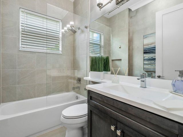 Дом в аренду по адресу 15277 Seaglass Terrace Lane - фото 6820314