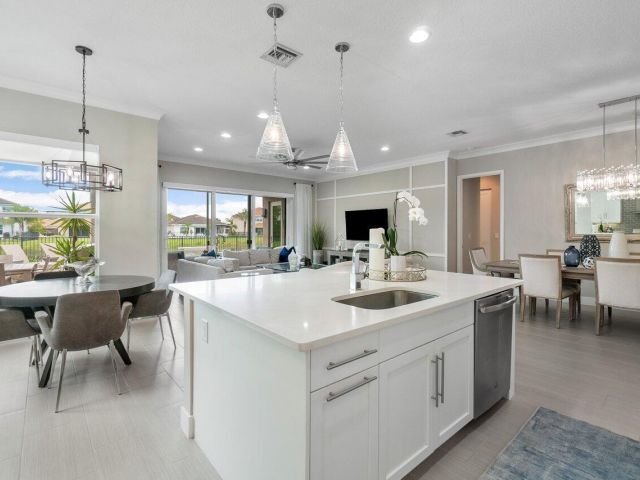 Дом в аренду по адресу 15277 Seaglass Terrace Lane - фото 6820316