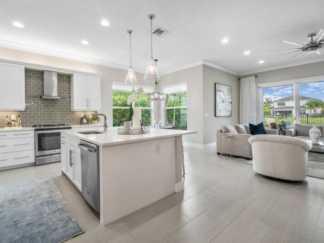 Дом в аренду по адресу 15277 Seaglass Terrace Lane - фото 6820319