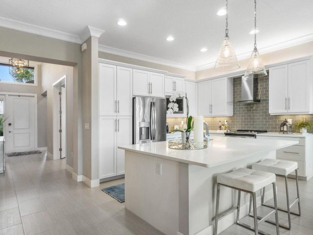 Дом в аренду по адресу 15277 Seaglass Terrace Lane - фото 6820320