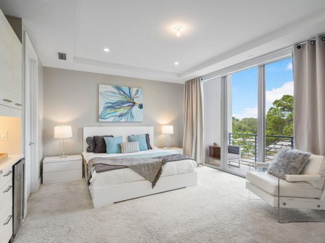 Дом в аренду по адресу 1841 NW 42nd Drive - фото 6748677