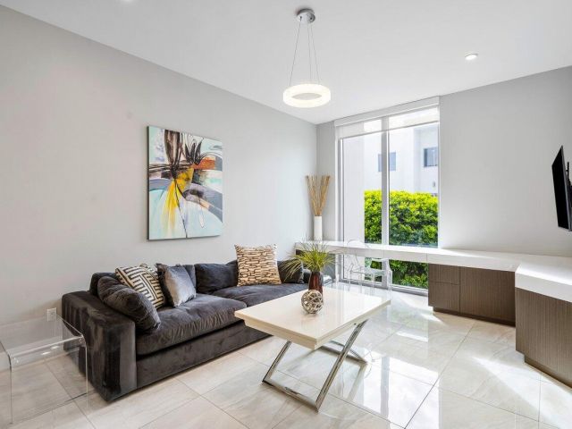 Дом в аренду по адресу 1841 NW 42nd Drive - фото 6748681