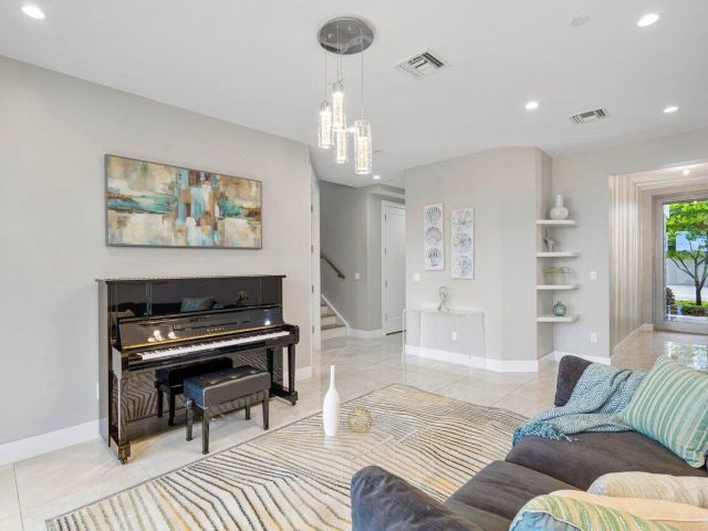 Дом в аренду по адресу 1841 NW 42nd Drive - фото 6748691