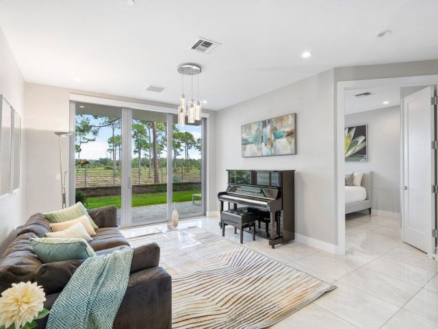 Дом в аренду по адресу 1841 NW 42nd Drive - фото 6748692