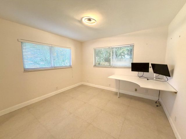 Дом в аренду по адресу 376 SW 2nd Street - фото 6830170