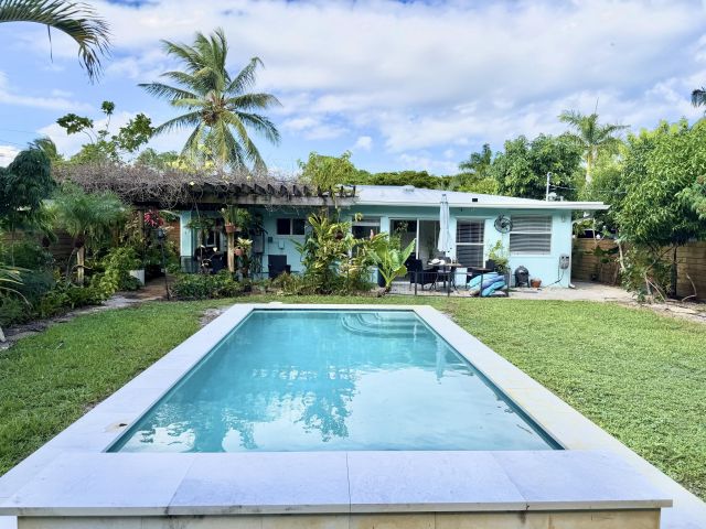 Дом в аренду по адресу 376 SW 2nd Street - фото 6830173