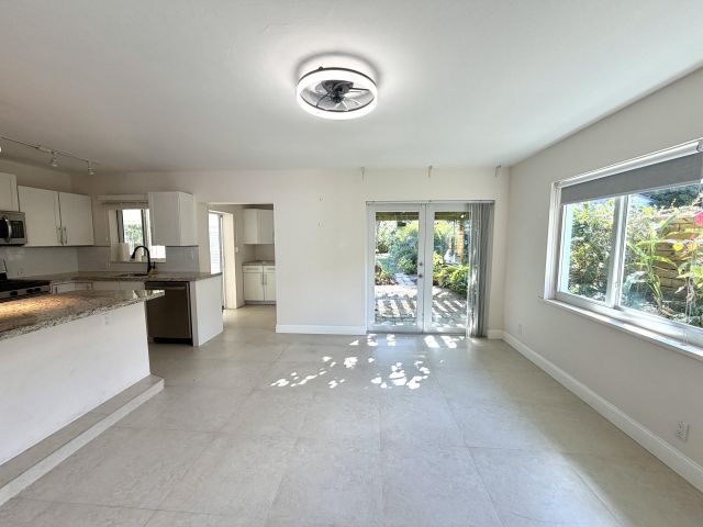 Дом в аренду по адресу 376 SW 2nd Street - фото 6830179