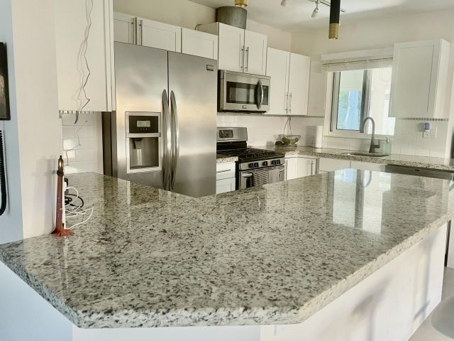 Дом в аренду по адресу 376 SW 2nd Street - фото 6830180