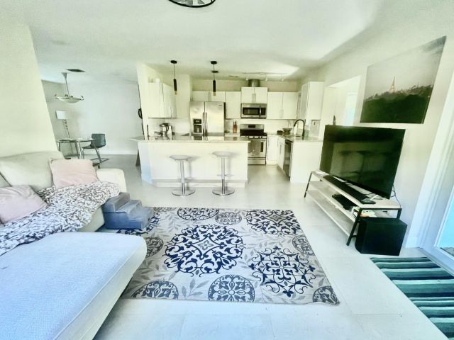 Дом в аренду по адресу 376 SW 2nd Street - фото 6830185