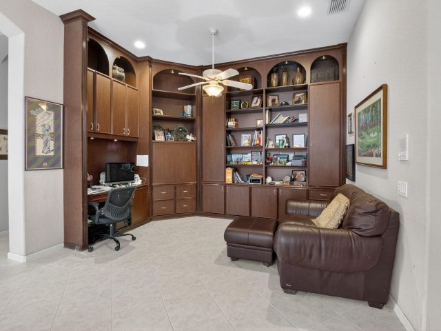 Продажа дома по адресу 13571 Morocca Lake Lane - фото 6764931