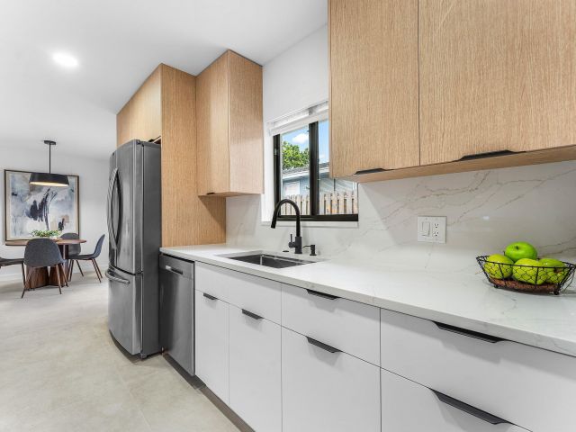 Продажа дома по адресу 608 SE 2nd Avenue - фото 6764752