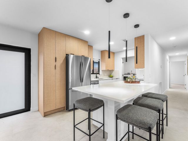 Продажа дома по адресу 608 SE 2nd Avenue - фото 6764753