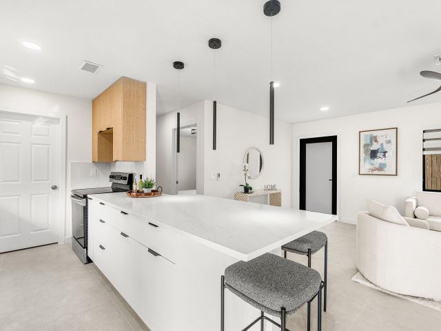 Продажа дома по адресу 608 SE 2nd Avenue - фото 6764754