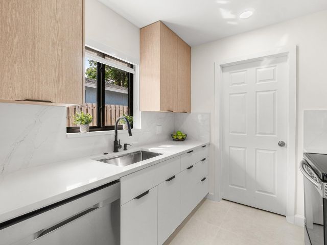 Продажа дома по адресу 608 SE 2nd Avenue - фото 6764755